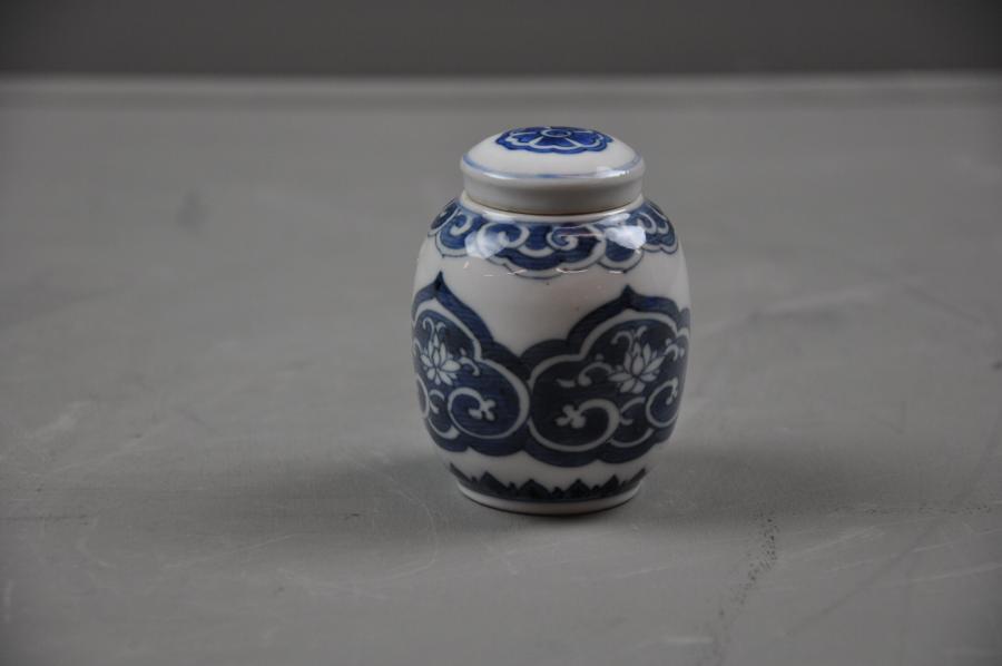 lidded vase