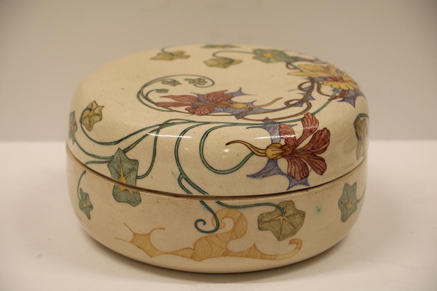 lidded box