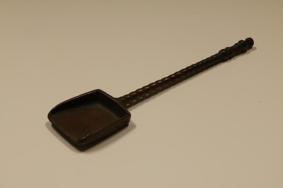 hearth shovel