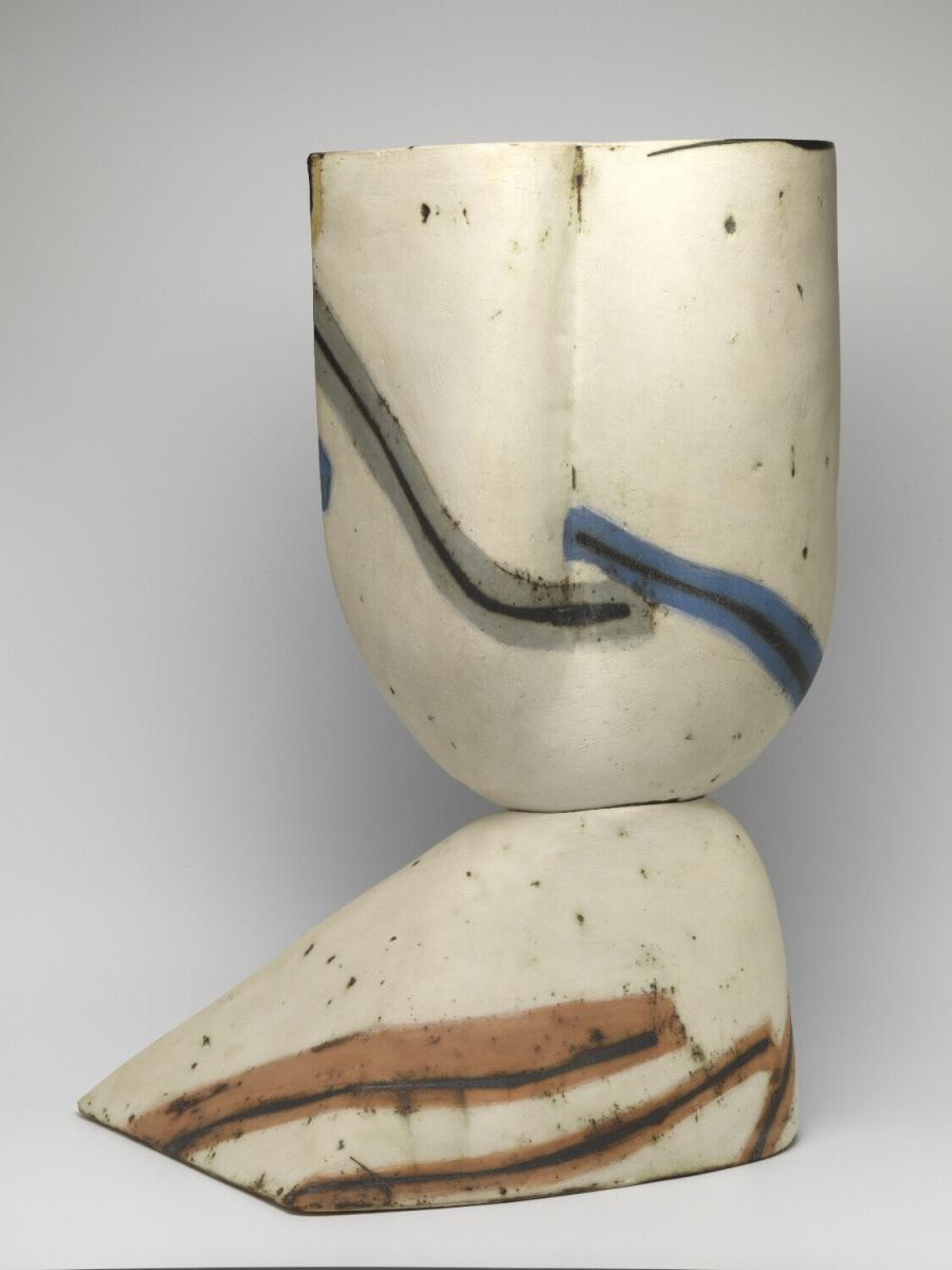 Perched U-shaped vessel (Hooggezeten U-vormig vat)