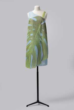 dress-with-finger-plant-decor