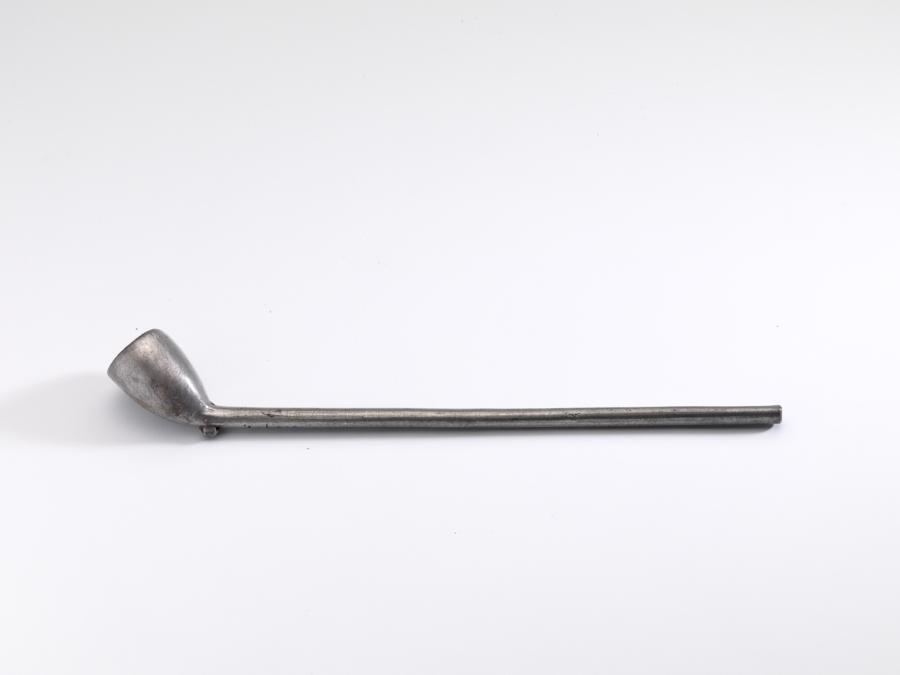 tobacco pipe