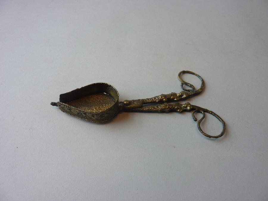 candle snuffer