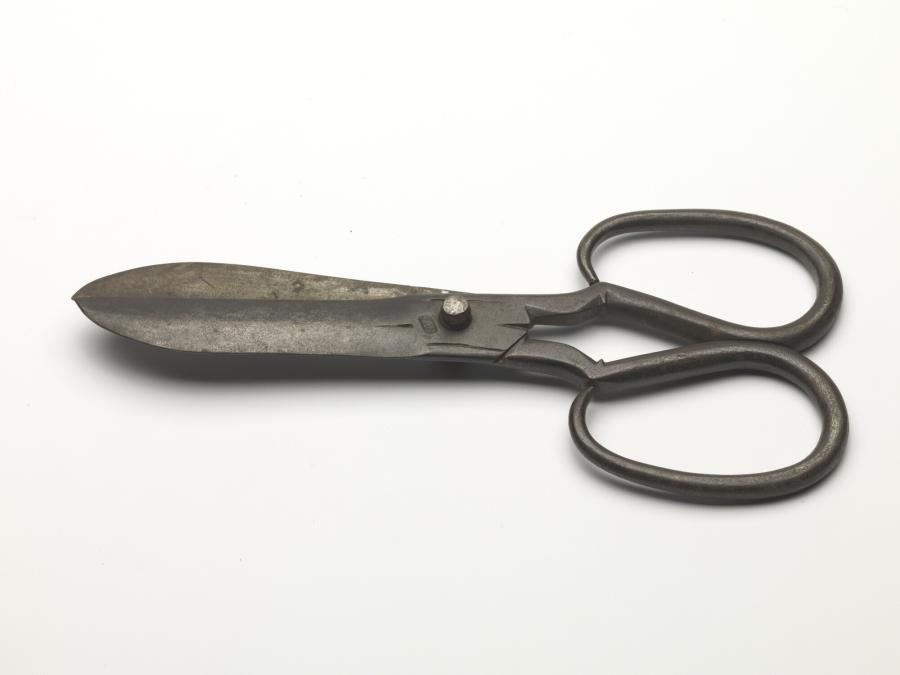 pivoted scissors