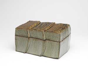 lidded trough