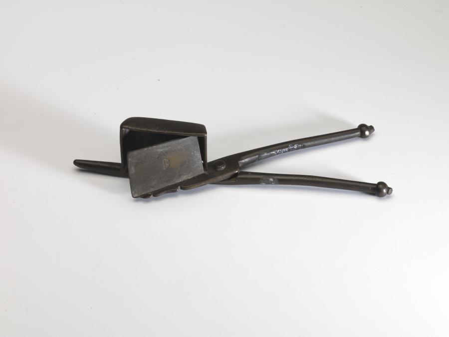 candle snuffer