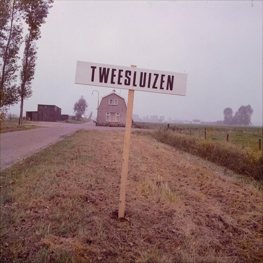 Een 'aantal' Nederlanse dorpen en gehuchten: Tweesluizen