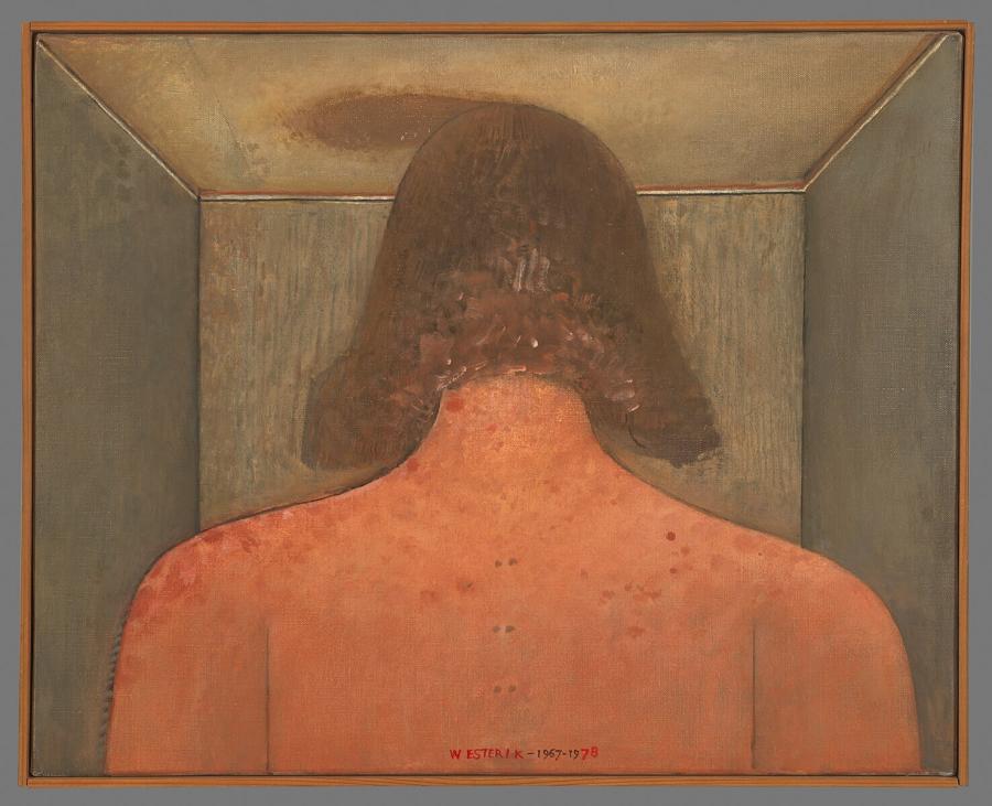 Vrouw in kleine ruimte