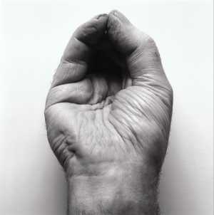 self-portrait-front-hand-pinched-zelfportret-voorzijde-hand-dichtgeknepen