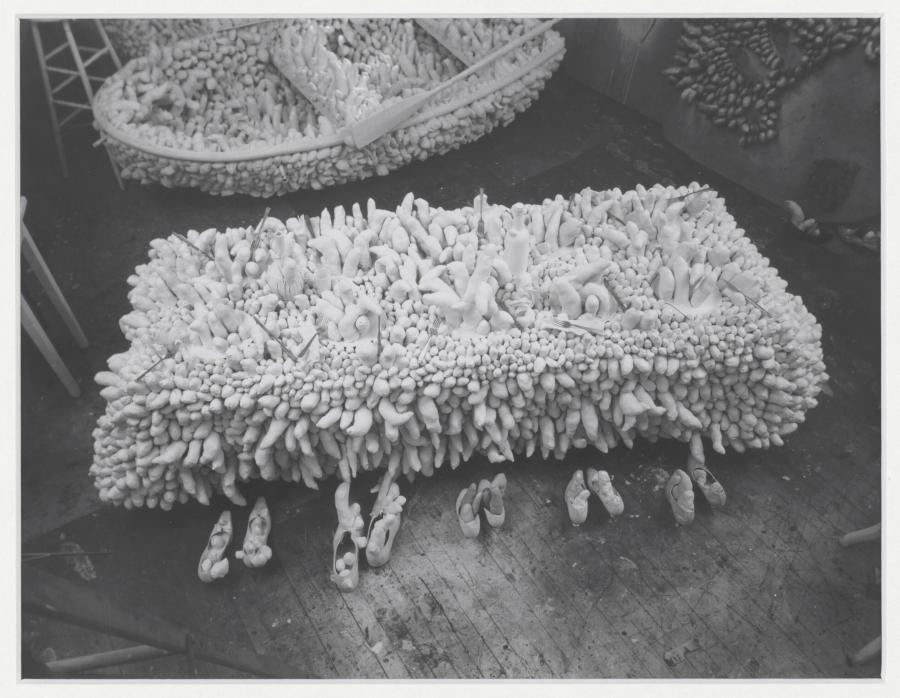 Photograph of Yayoi Kusama's 'Ten-Guests Table' (1963)