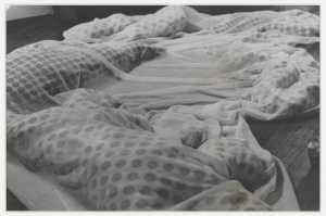 photograph-of-yayoi-kusama-s-sex-washed-up-at-the-beach-1965-66
