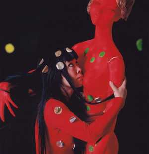 performance-kusama-internationale-galerij-orez-den-haag