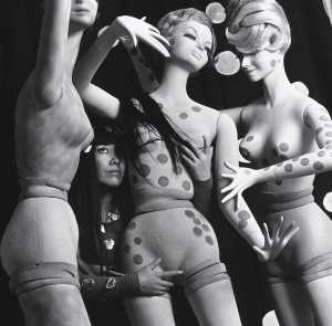 performance-kusama-internationale-galerij-orez-den-haag