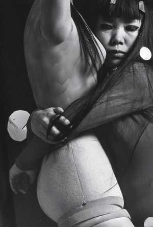 performance-kusama-internationale-galerij-orez-den-haag