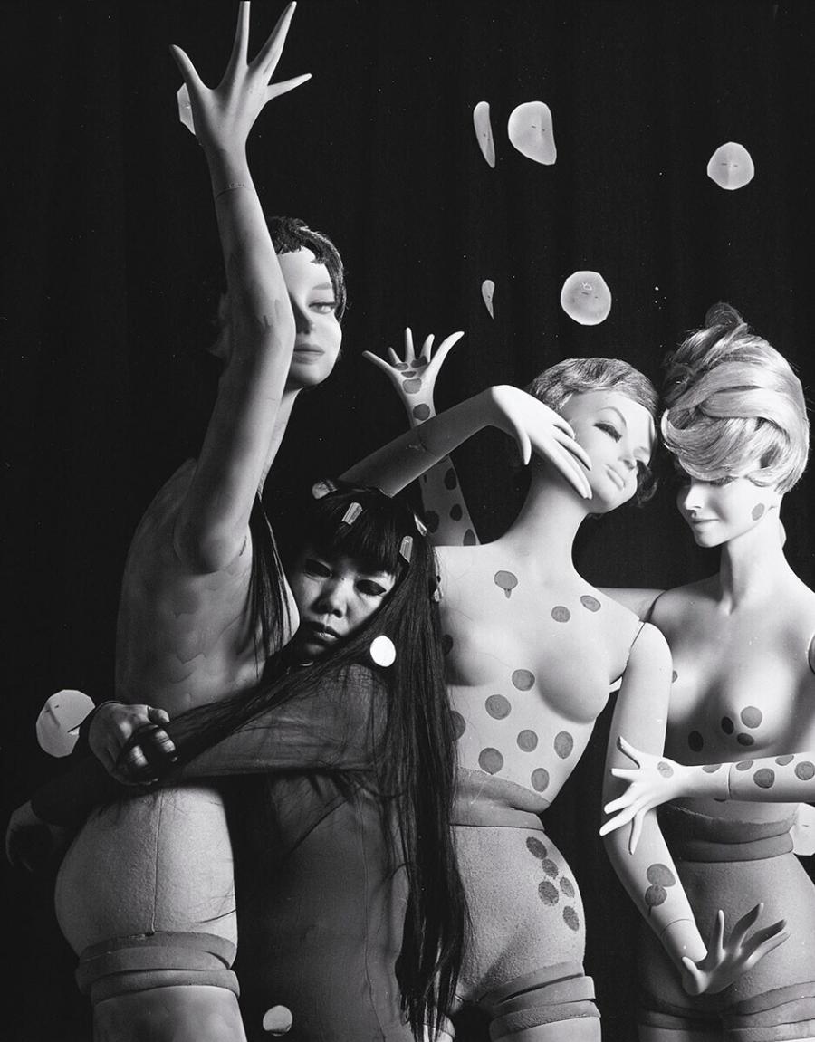 Performance Kusama (Internationale Galerij Orez, Den Haag)