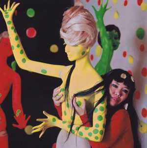 performance-kusama-internationale-galerij-orez-den-haag