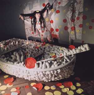 performance-kusama-stedelijk-museum-amsterdam