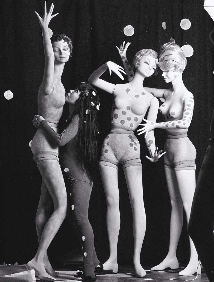 Performance Kusama (Internationale Galerij Orez, Den Haag)