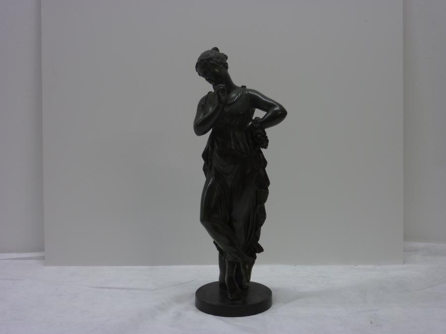 Danseres, het hoofd naar rechts gewend