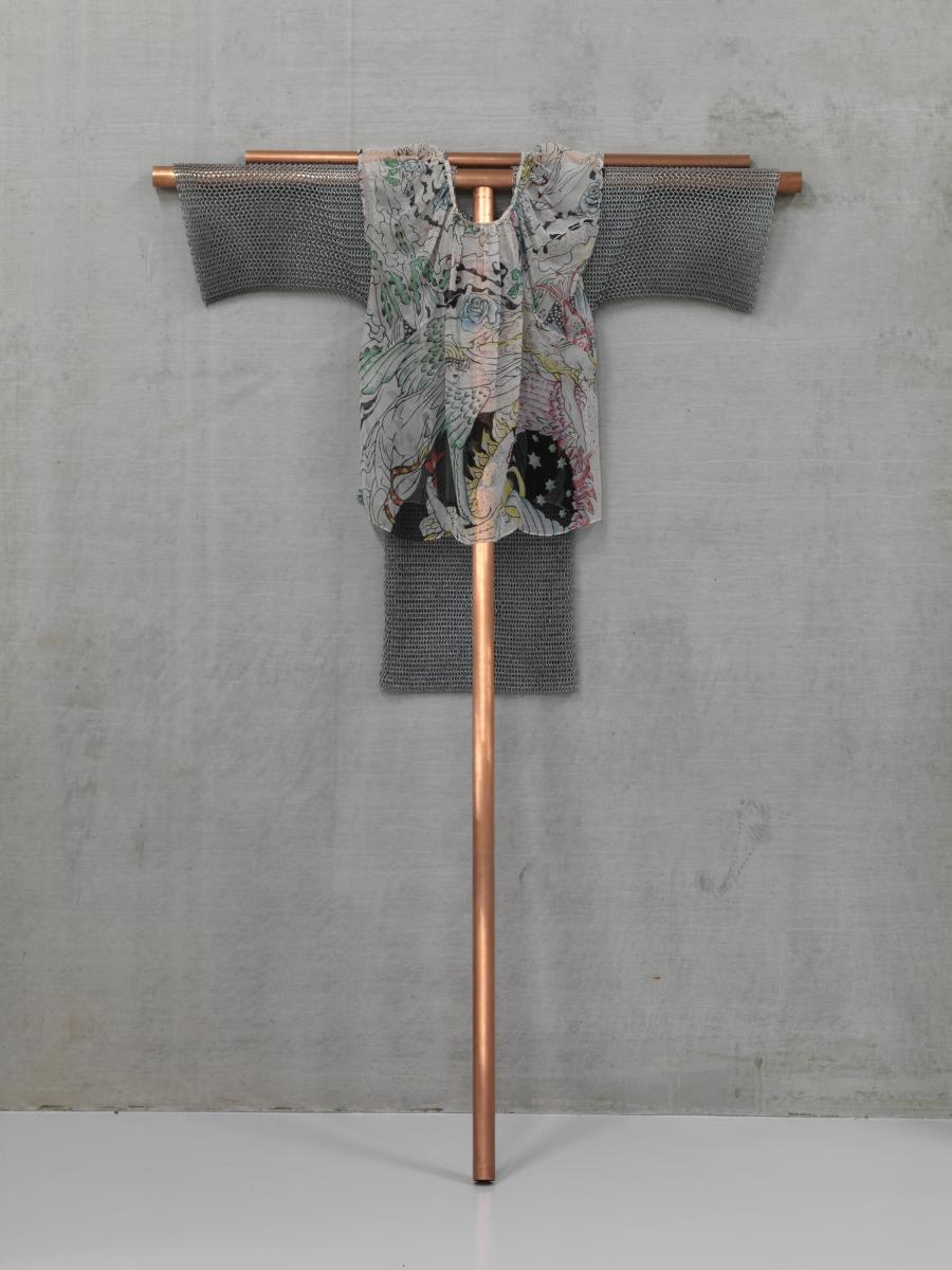 2015.04. La maille et la robe Tsumori Chisato portées avec les 2
tubes en cuivre