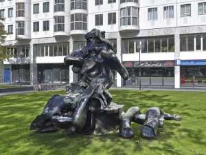 seated-woman-zittende-vrouw