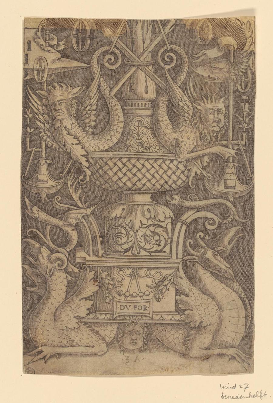 Ornamentpaneel met draken, maskers en oorlogsinstrumenten