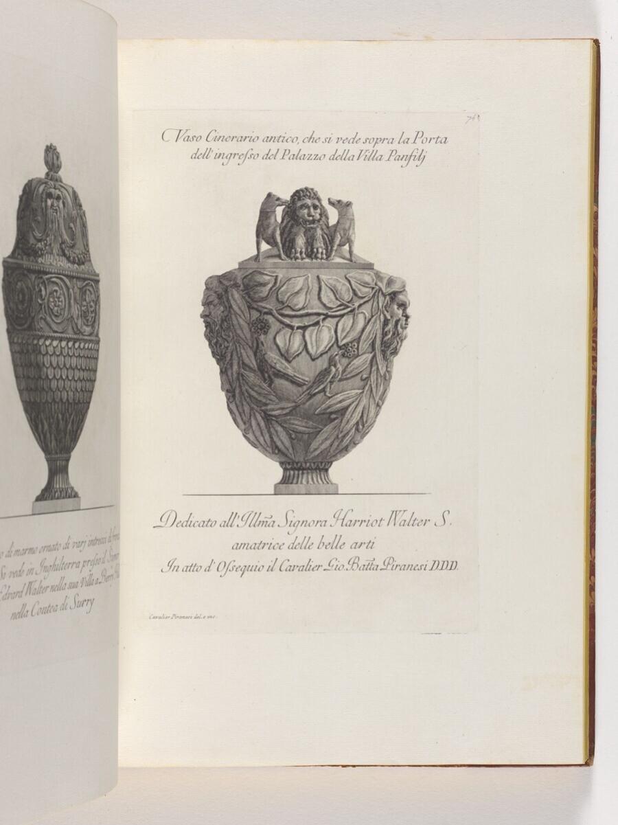 Vaso Cinerario antico, che si vede sopra la Porta dell’ingresso del Palazzo della Villa Panfilj