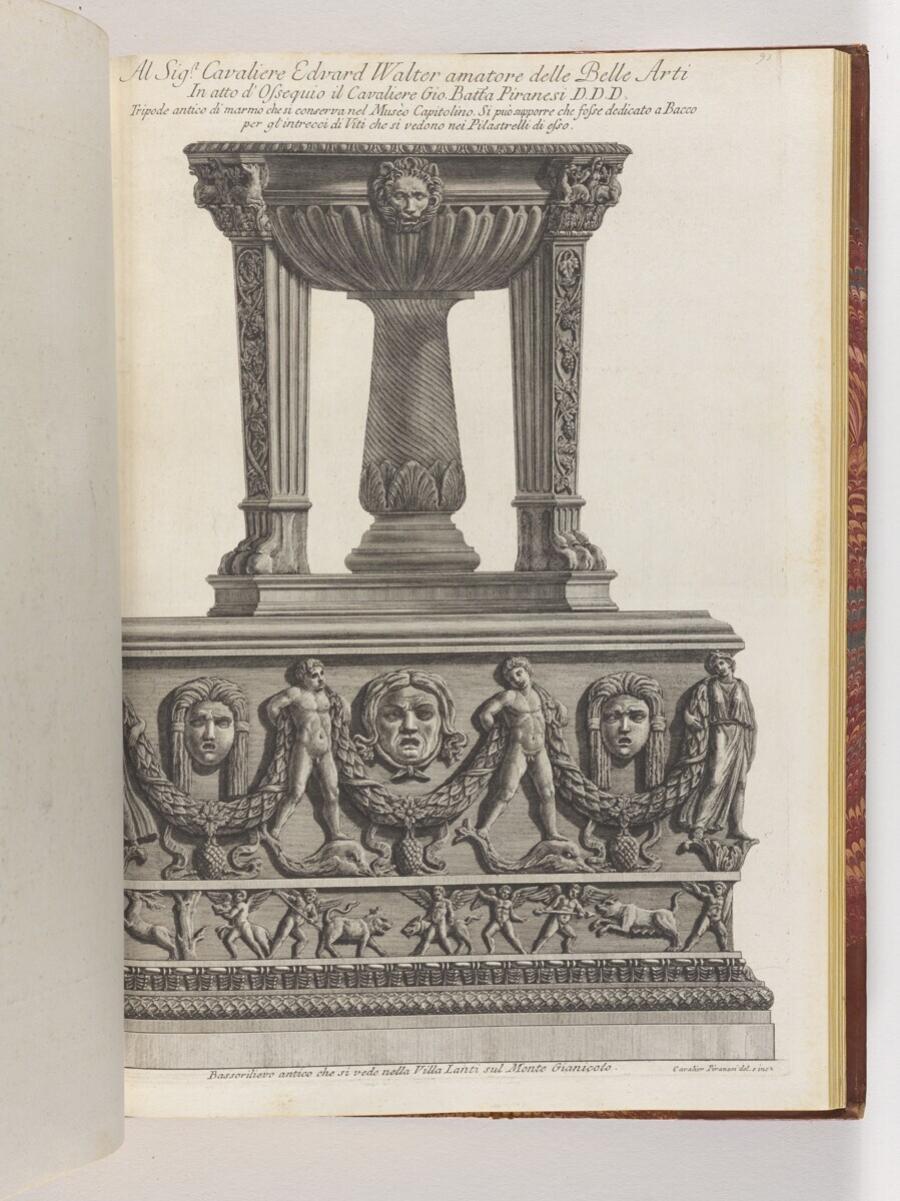 Tripode antico di marmo che si conserva nel Musèo Capitolino (Oude marmeren driepoot in het Capitolijns Museum)