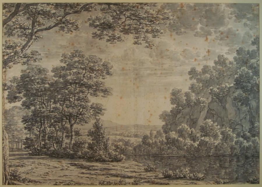 Heuvelland met bossen en water op de voorgrond