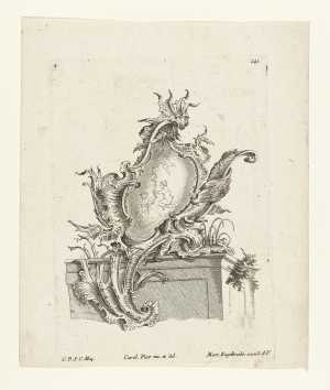 rocaille-cartouche-on-a-pedestal