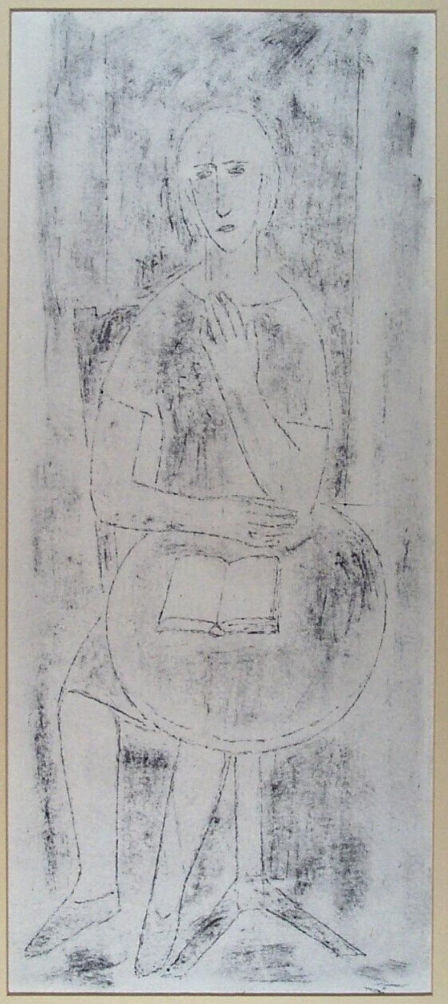 Meisje aan een rond tafeltje zittend, waarop een opengeslagen boek ligt