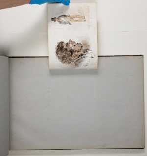 een-karakterkop-en-een-staande-man-met-hoge-hoed