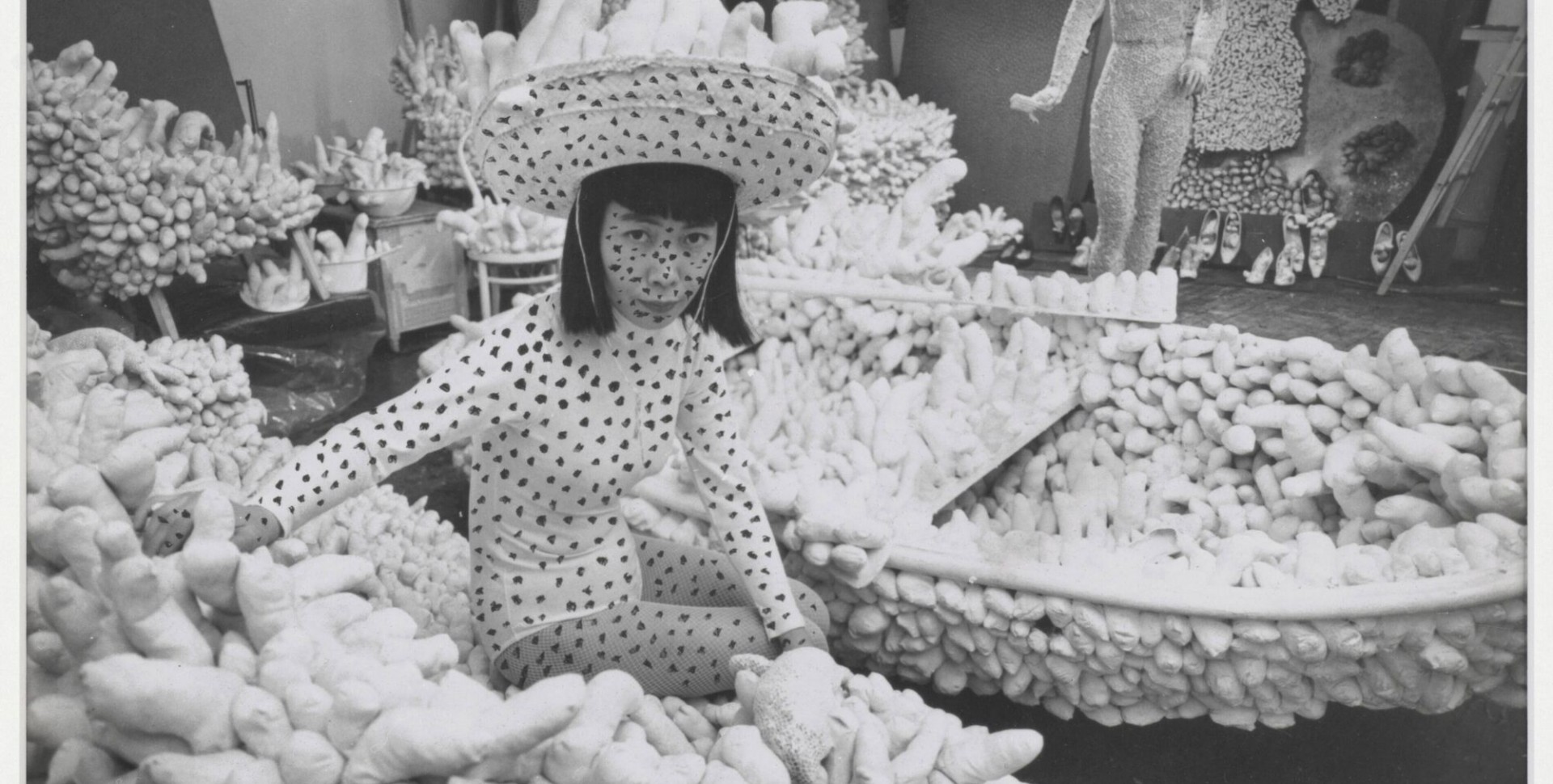 Yayoi Kusama in haar studio - Kusama