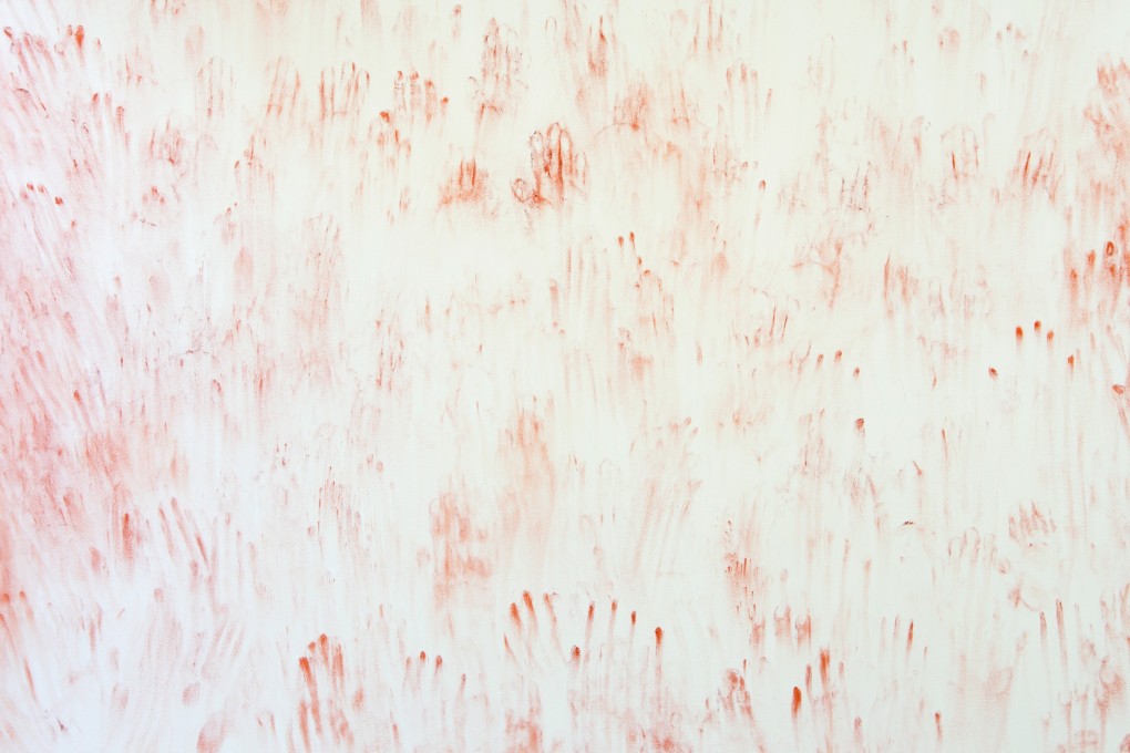 Latifa Echakhch Tkaf, 2011 Installation in situ : Briques et pigment Dimensions variables. Vue de l'exposition "Tkaf", kamel mennour, Paris, 2012 © Latifa Echakhch Photo. Fabrice Seixas Courtesy the artist and kamel mennour, Paris