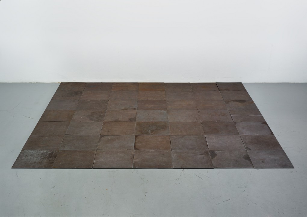Carl Andre, Forty-ninth steel cardinal, 1974, stalen sculptuur, aankoop met de steun van Stichting Fonds Willem van Rede in 1979.
