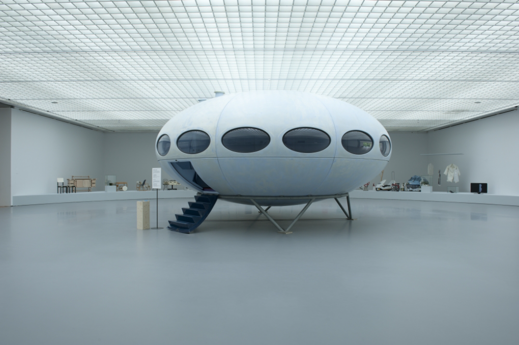 Matti Suuronen, Futuro, 1968, 	glass fibre reinforced (GRP) polyester and various other materials, purchase with support of: BankGiro Loterij 2007