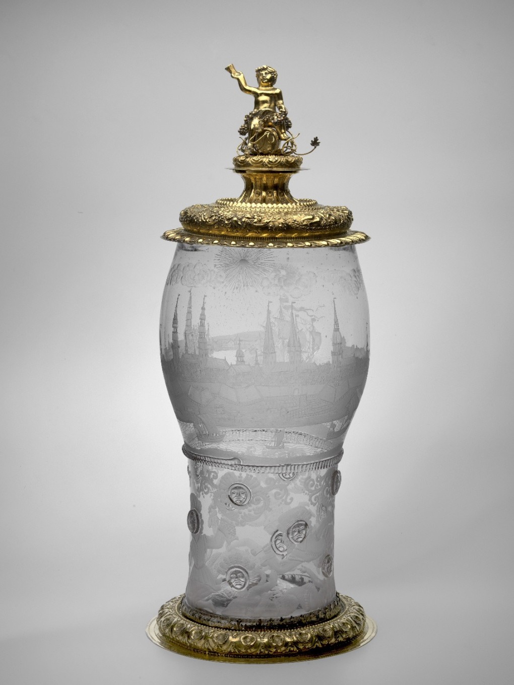 Johann Simon Rothaer, Display rummer with panorama of the city and harbour of Hamburg, 1704-1709, glass, wheel engraving, silver-gilt, donation: Dr. E. van Rijckevorsel 1916