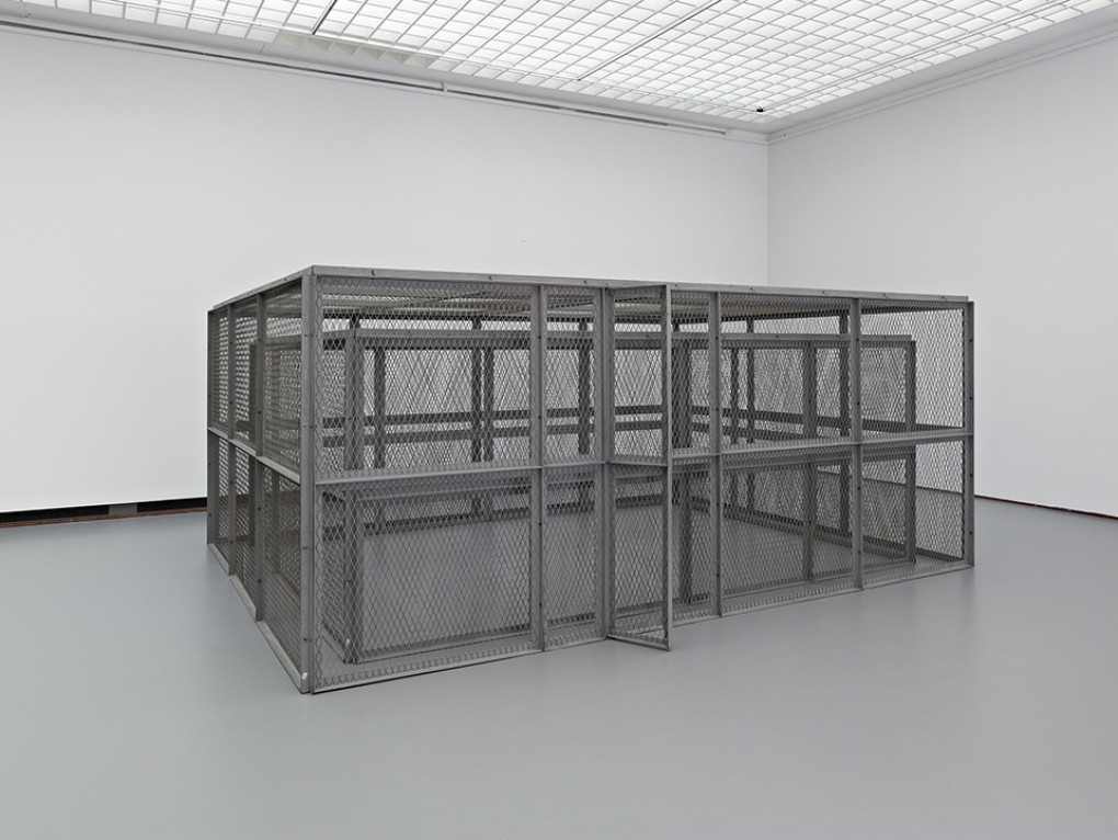 Bruce Nauman, Double Steel Cage, 1974, staal, aankoop van het museum in 1980.