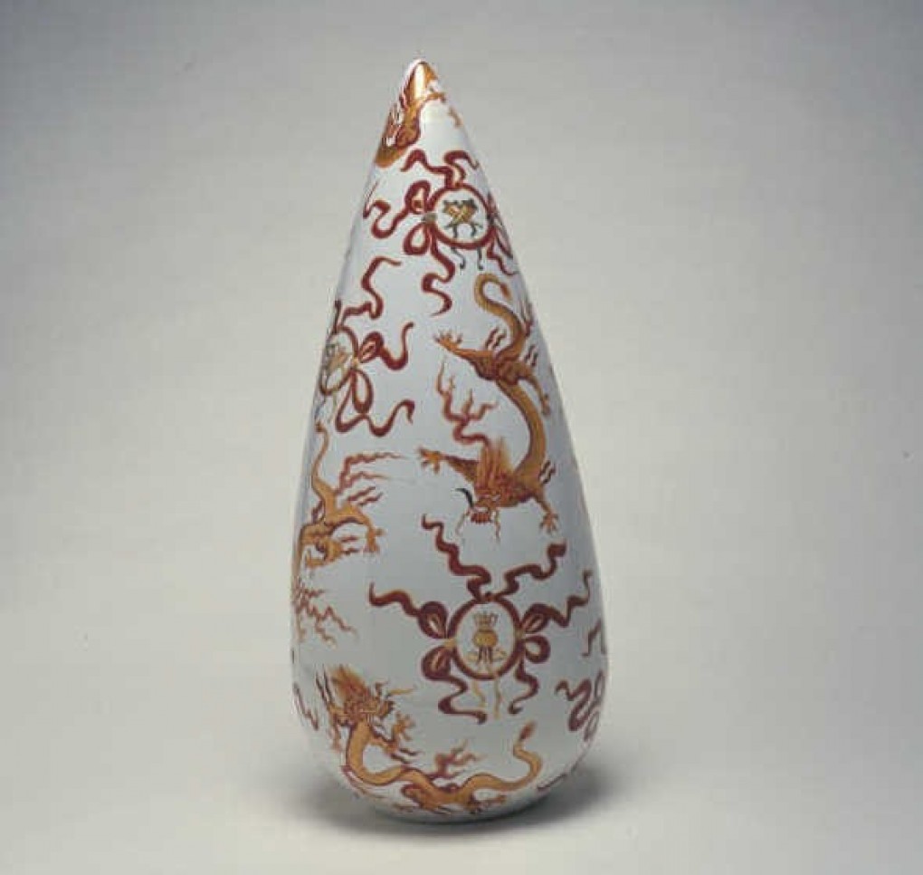 Harmen Brethouwer, Dragons and eight precious objects, 1997, earthenware, purchase 1997