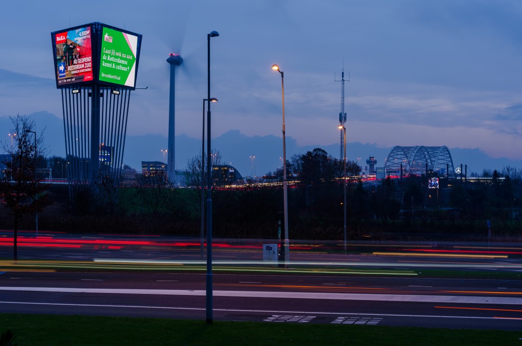 Billboard / mast bij Brienenoordbrug. Foto: Marco De Swart
