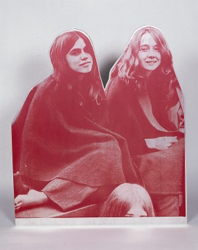 Cady Noland, Manson Girls 'Sit-In', 1993-1994, collectie Museum Boijmans Van Beuningen