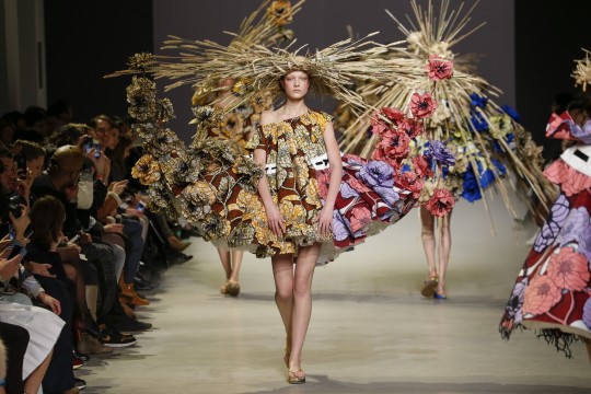 Viktor Rolf, Look 18, Van Gogh Girls, Haute Couture Collection, collectie Museum Boijmans Van Beuningen. Aankoop met steun van Han Nefkens Fashion on the Edge 2015