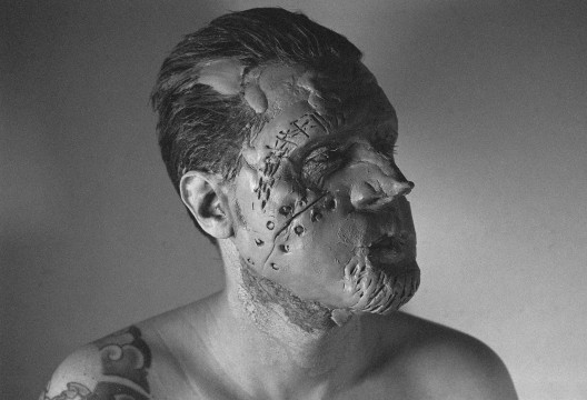 Ignace Cami als puntneuskruik, onderdeel van “Het Opgevist Verleden”, 2022