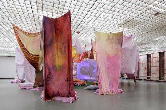 melanie bonajo i.s.m. Théo Demans, When the body says Yes, 2024. Foto: Aad Hoogendoorn