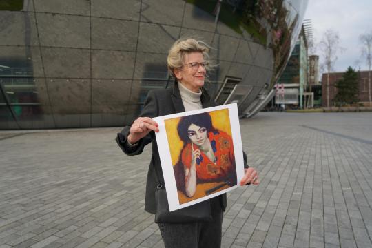 Je ontvangt een artprint van Kees van Dongen Le doigt sur la joue (De vinger aan de wang)