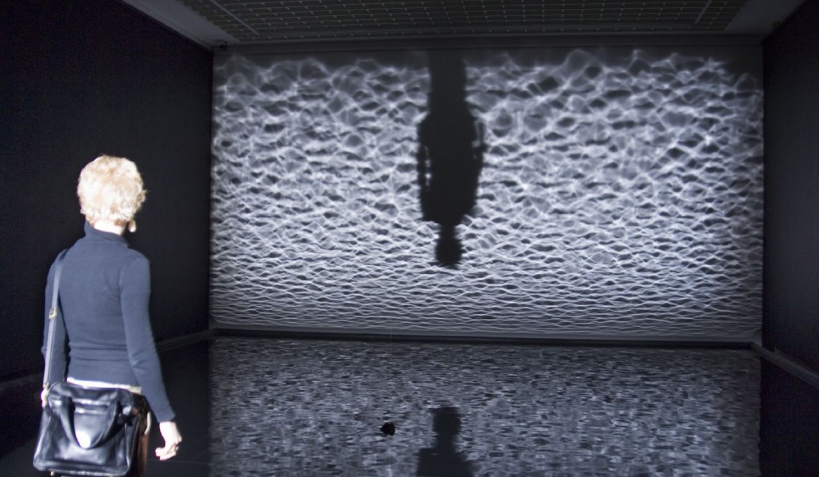 Olafur Eliasson, Notion motion, hout, rubber, lampen en water, schenking Han Nefkens H+F Mecenaat 2005