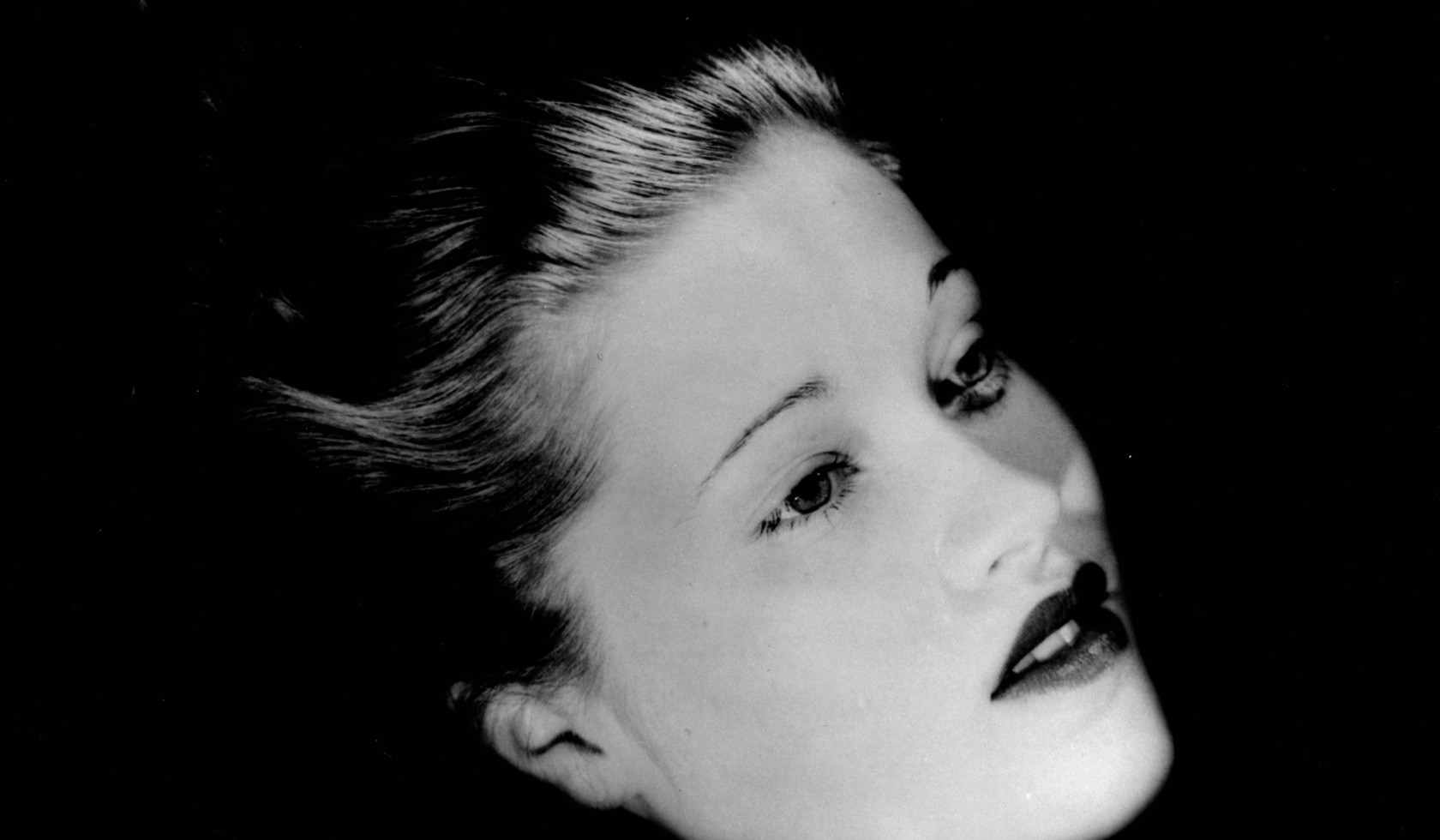 Lee Miller, Floating Head, Mary Taylor, New York, ca. 1933. Lee Miller Archives © Lee Miller Archives, England 2023. All rights reserved. www.leemiller.co.uk