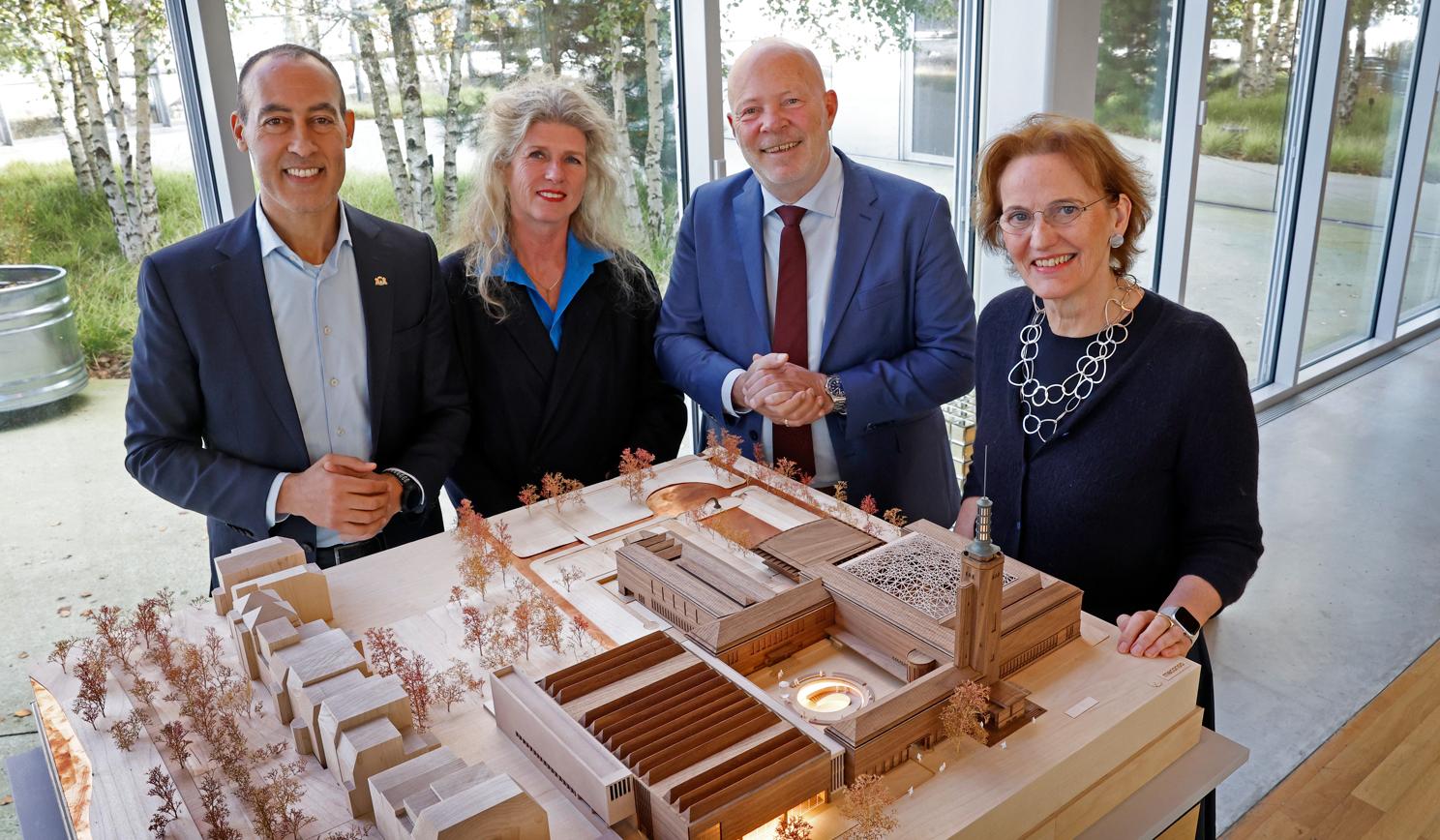 Presentatie Definitief Ontwerp Renovatie Boijmans van Beuningen. VLNR: Wethouder Cultuur Said Kasmi, directeur Boijmans van Beuningen Ina Klaassen, wethouder Vastgoed Robert Simons en architect Francine Houben. Foto: Bas Czerwinski