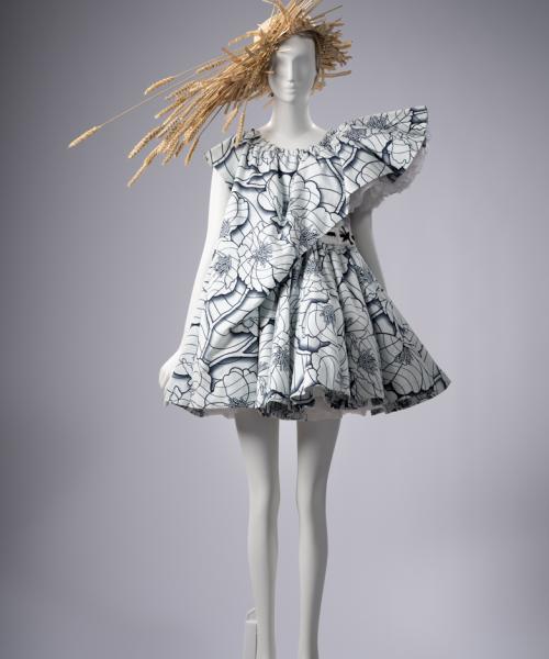 Viktor&Rolf Paris 1993 Look 02, Haute Couture Van Gogh Girls, Collection 52, Spring/Summer 2015    Vlisco cotton, silk, tulle, foam, copper wire, straw, metal boning, carbon, iron wire  Vlisco cotton, silk, tulle, copper wire, straw, metal boning, carbon, iron wire  Purchase with the support of: Han Nefkens Fashion on the Edge, 2015