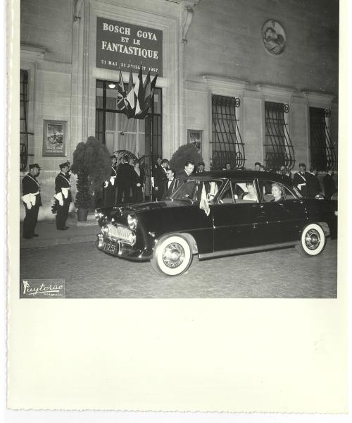 Fig. 12 Photo of the opening of the ‘Bosch, Goya et le fantastique’ exhibition, 20 May-31 July 1957, Galerie des Beaux-Arts, Bordeaux, photo studio Puytorac